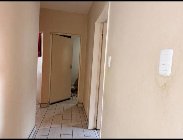 3 BEDROOM APARTMENT FOR SALE IN WATERVAL EAST
